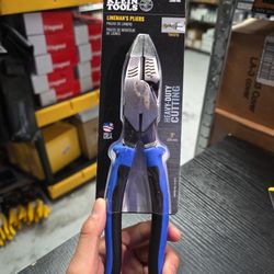 Klein Tools
9 in. Journeyman High Leverage Side Cutting Pliers for Heavy Duty Cutting