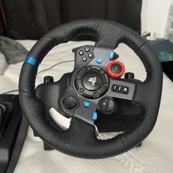 Logitech PS4, racing wheel and pedals