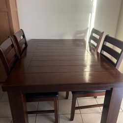 Dining Table. 6 Chairs 