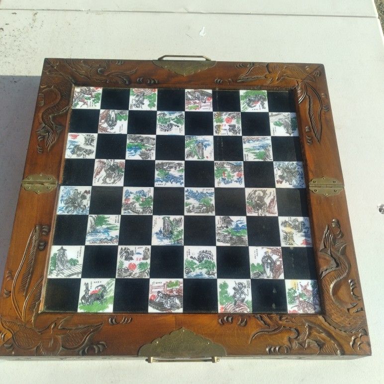 Vintage Japanese Jade Chess Board, With Chess Pieces (missing 3 pieces)
Missing the 2 brown castles and one brown soldier
Overall condition is good