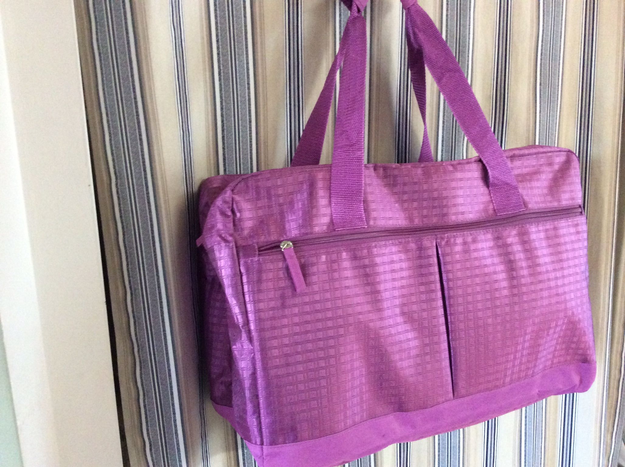 Overnight bag, Great for going to the beach,USED but doesn’t look like it. 18 inches long by 8 inches wide and 13 inches deep. Maryville Meet