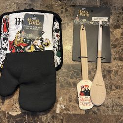 Hocus Pocus Oven Mitts And Wooded Spoon Set
