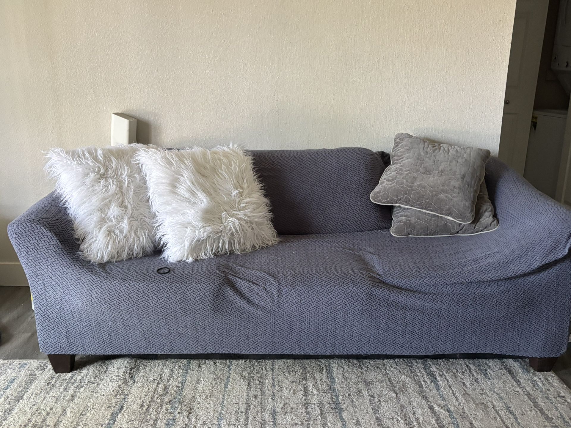 Couch With Sleeve (white)