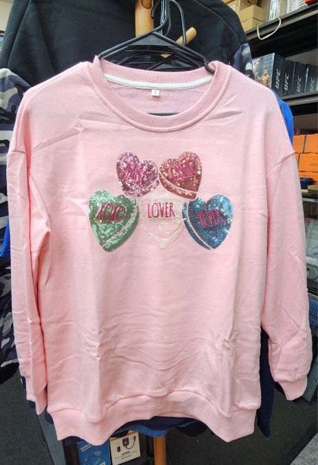 New Galantine Sweatshirt - Small / Light Pink
Galantine Sweatshirt Stay warm and stylish in our Galantine Sweatshirt. Made with a soft pink fabric