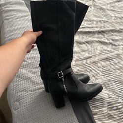 BLACK BOOTS