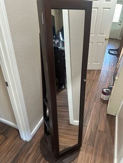Mirror Cabinet with spinning base