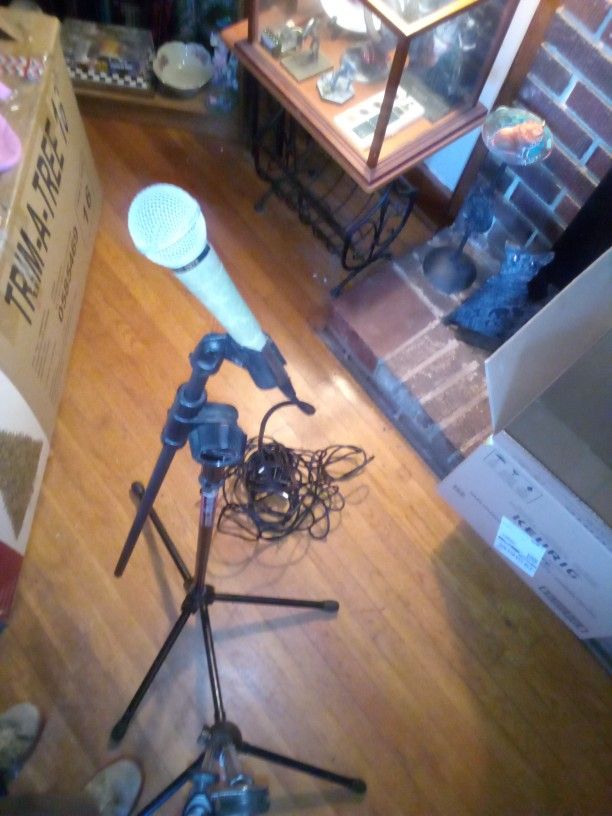 2 SHURE MICROPHONE STANDS w MICROPHONE & CABLES