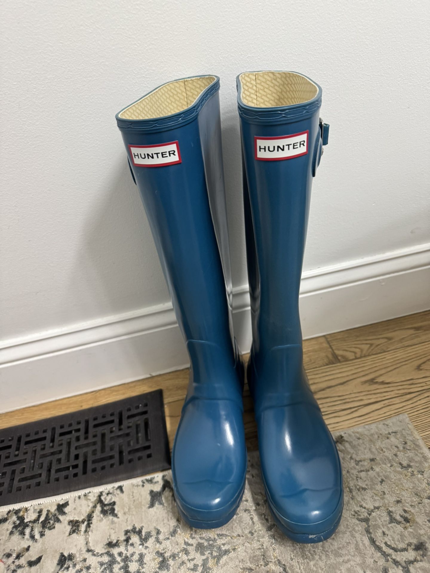 Tall Hunter Rain Boots Women’s Size 8 Mens Size 7