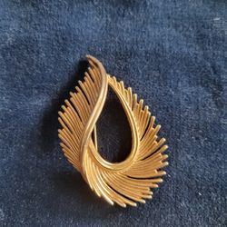 Vintage Trifari  Crown Gold Tone Feather Brooch