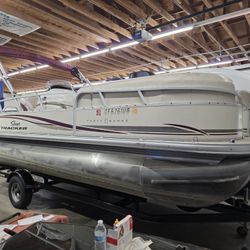 2011 Sun Tracker Party Barge 21 Signature Series