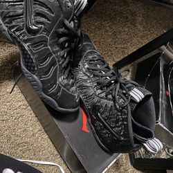 All Black Phoamposits