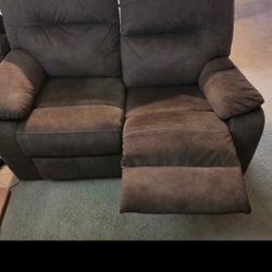 Manual Reclining Loveseat