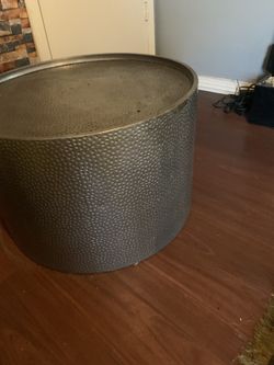 Drum table with vase