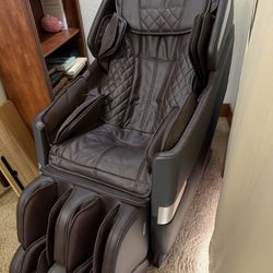 Osaki OS-Honor Massage Chair – Excellent Condition (Costco 2020)