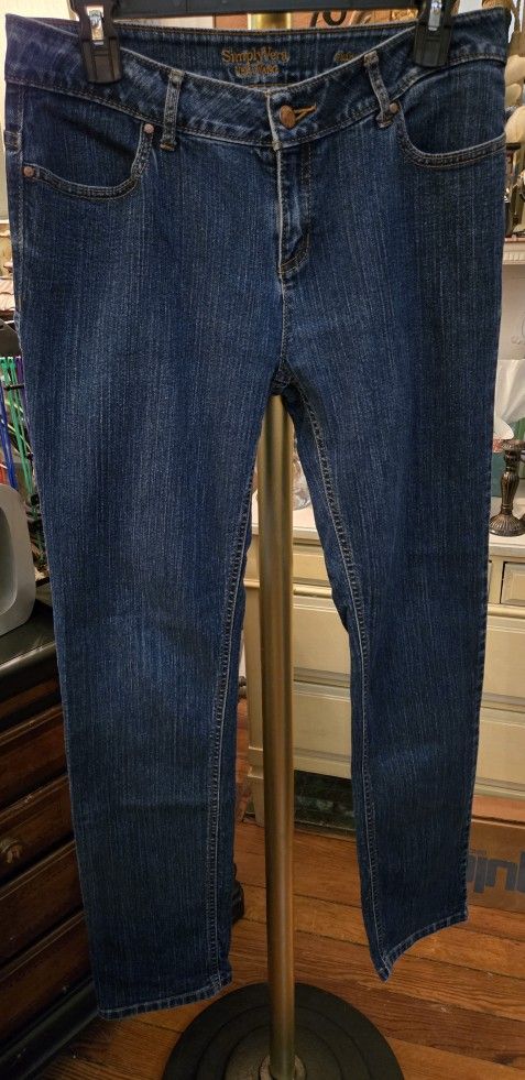 WB # 1065 Womens 8, Simply Vera Wang Jens