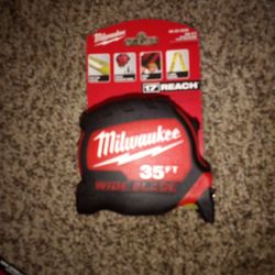 Milwaukee Tape Measure 