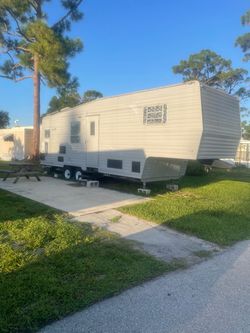 RV Fifth Wheel StarCraft trailer