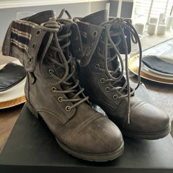 Women's Boots Size 8