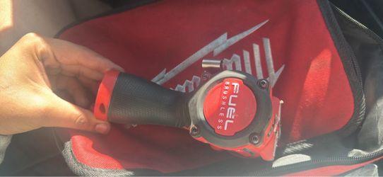 Milwaukee m12 brushless cordless stubby 1/2 in impact wrench 3.0 battery included