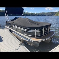 Pontoon Boat