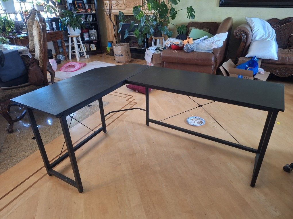 L-desk Table