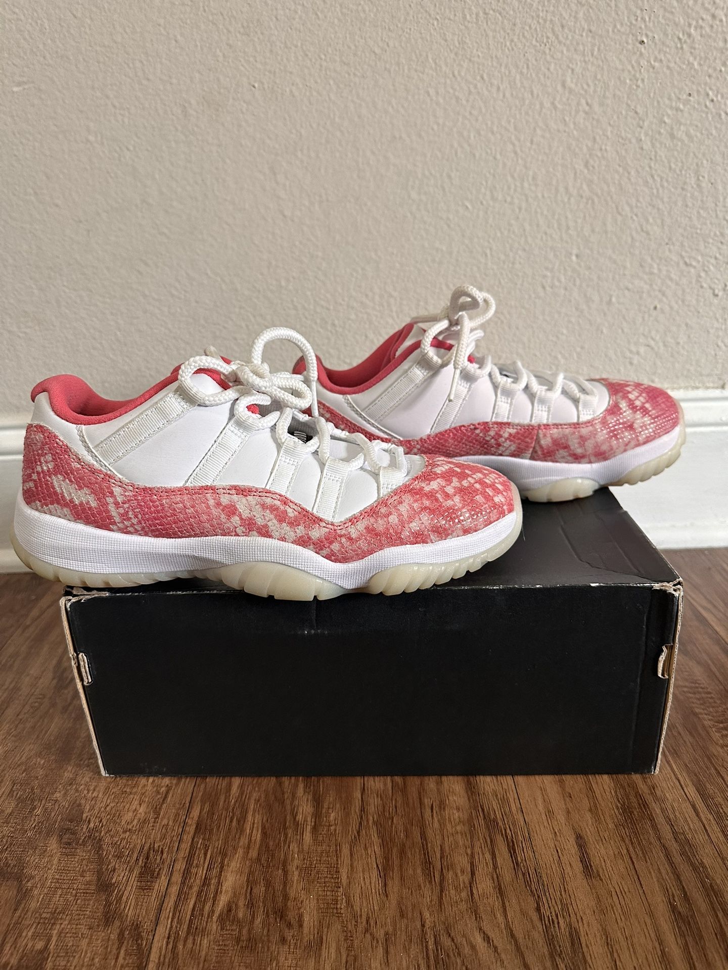 Air Jordan XI Low (Pink Snakeskin) Sz 8 Women’s 