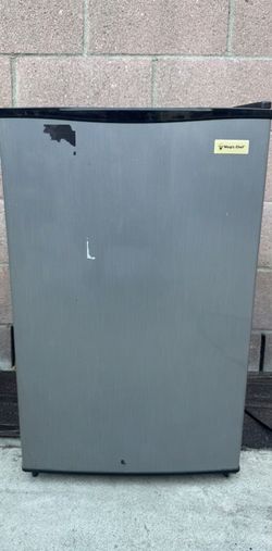 Magic Chef MCBR270S 2.7 cu. ft. Compact Mini Refrigerator
