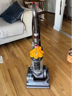 Dyson Upright DC 33 Bagless Vacuum Powerful w Accessories and Manual