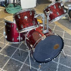 CB drum set 1988 very unique look at the finish it faces in it had to  add floor tom $200