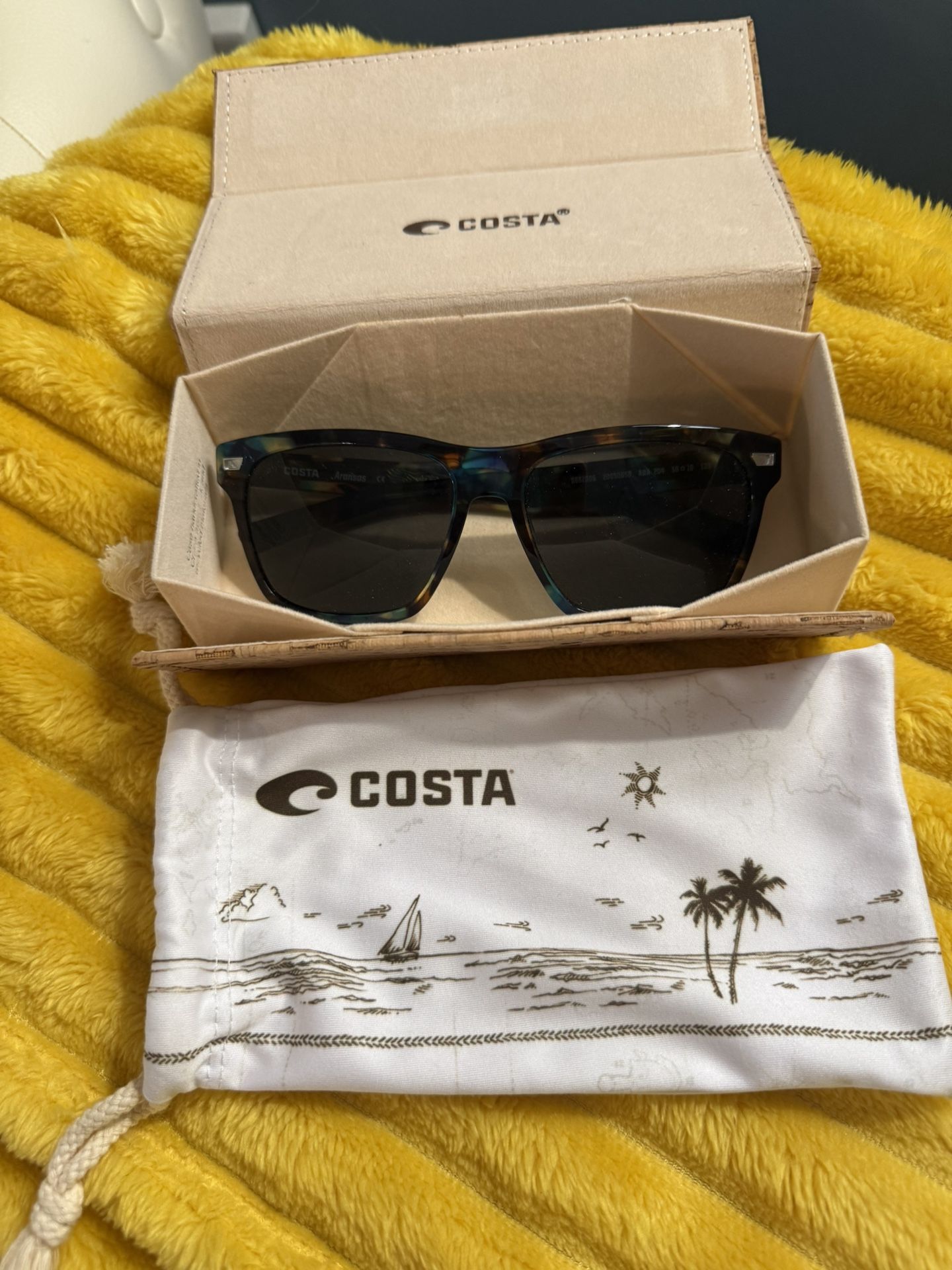 New Original Name Brand Sunglasses 😎 $60.00 Each Firm