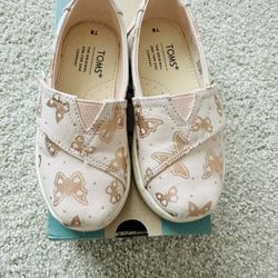 Toddler Girls TOMS slip on 