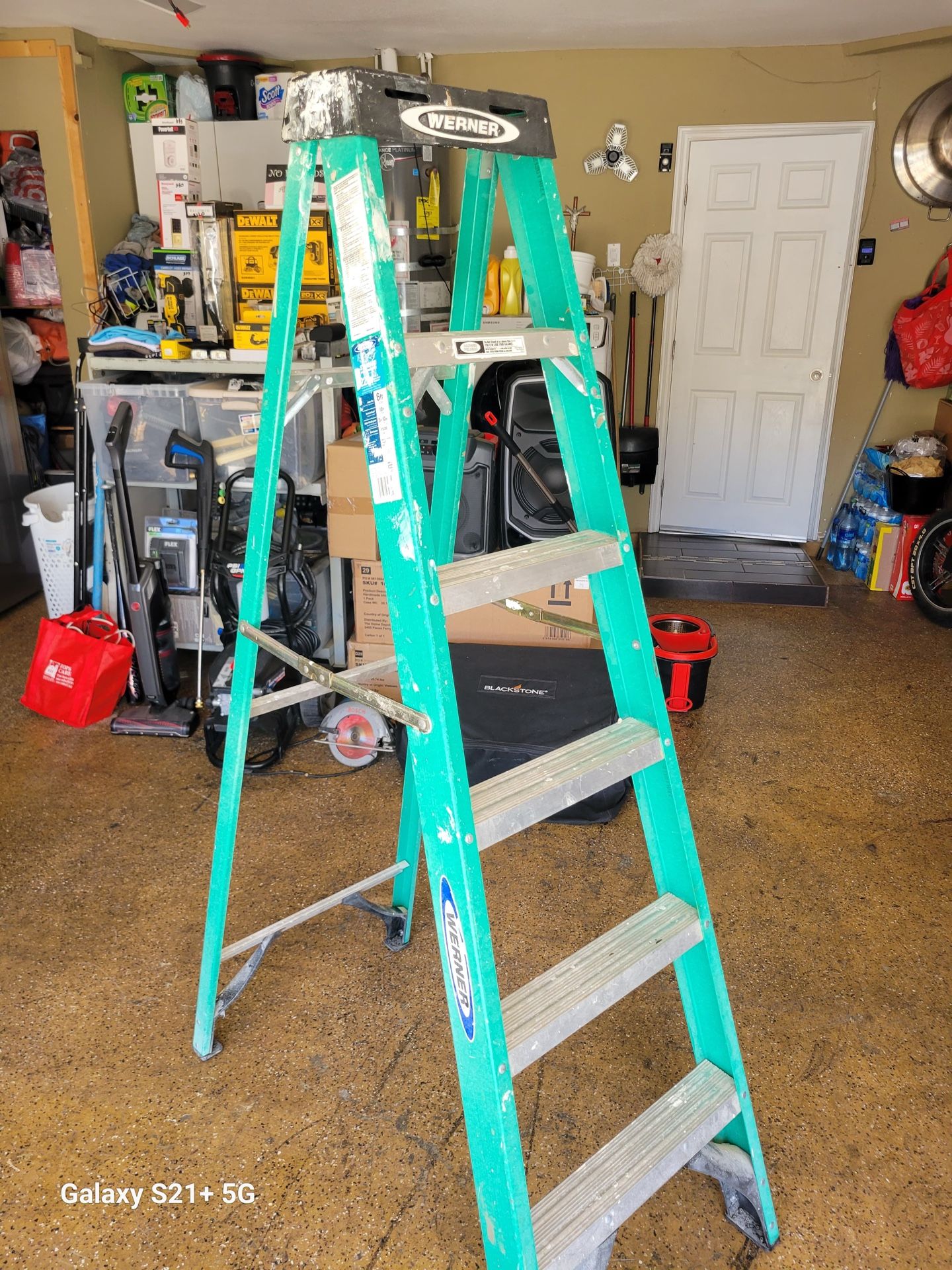 Fiberglass ladder 6 Ft
