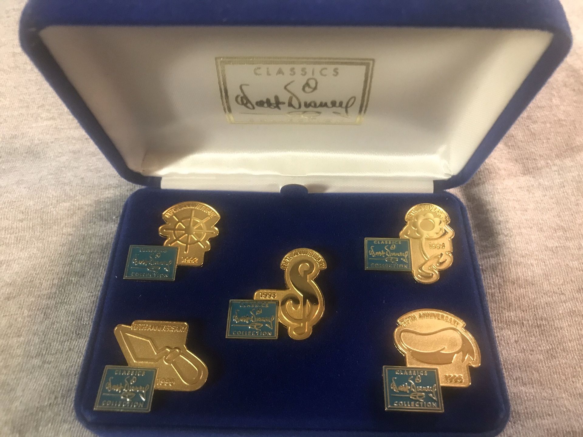 Disney anniv pin set