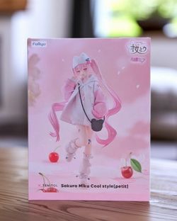 FuRyu Sakura Miku Cool Style Petit Figure