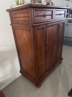 Wooden storage cabinet / furniture
