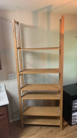 Tall shelf unit