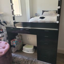 MakeUp Vanity Desk With LED Lights