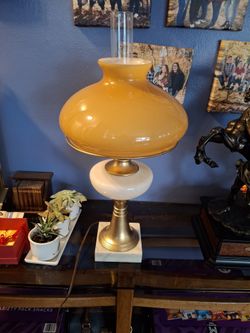  BEAUTIFUL Vintage  Unique Looking  Table Lamp WITH A  Rare  COLOR  GLASS GLOBE 