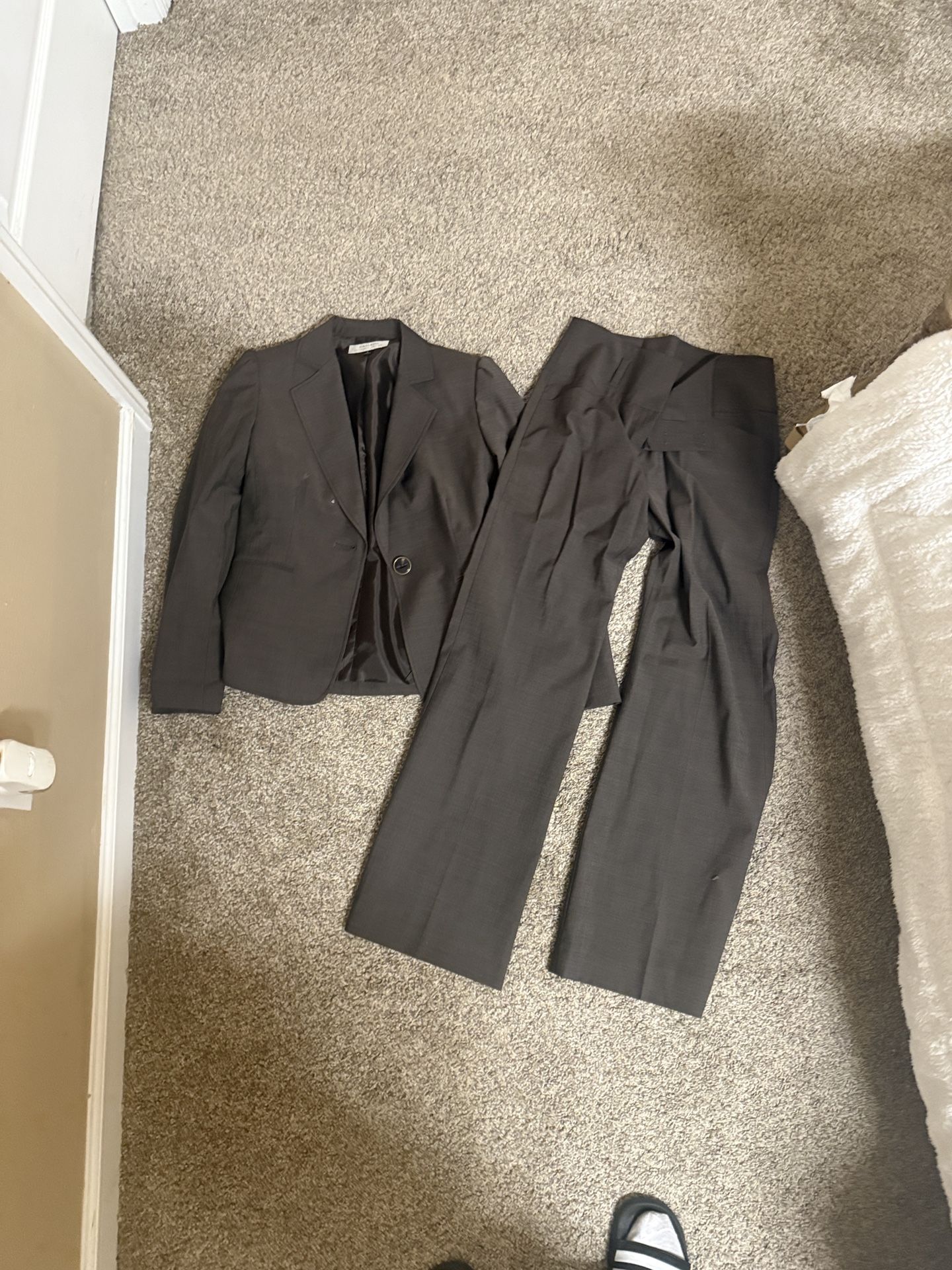 Tahari Women’s Business Suit