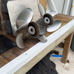Outboard propellers L And R Hand