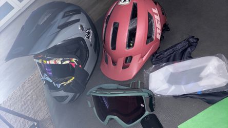 BELL HELMETS and 2 Set Of Goggles MTB trail $50 for the lot