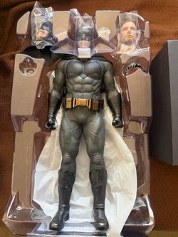 Hot Toys MMS732 BVS Batman with Jaxon Head