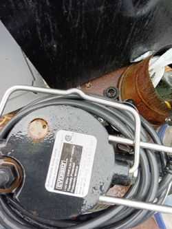 Submerable pump comes with hose