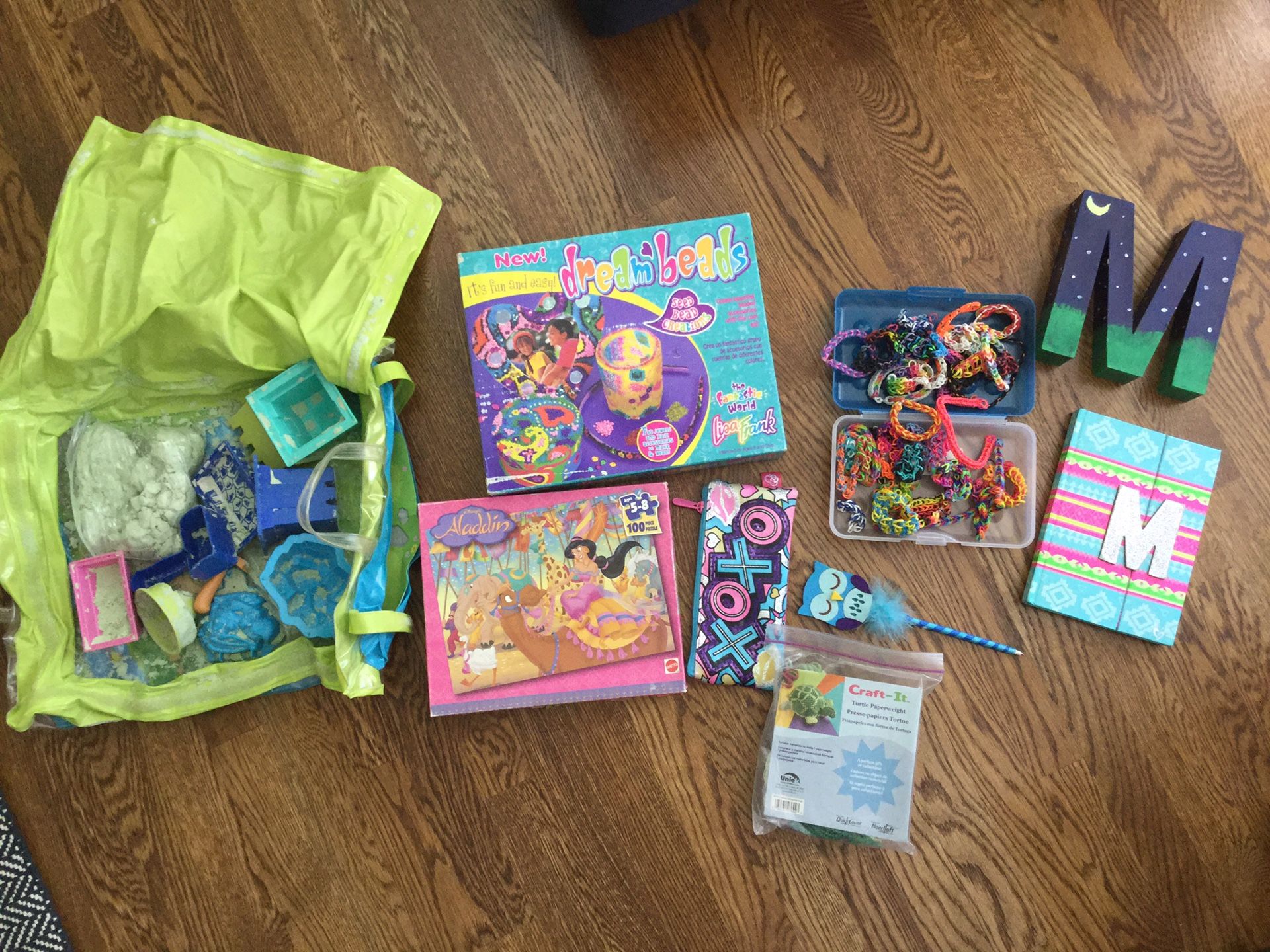 HUGE LOT KIDS CRAFT ACTIVITIES OUTDOOR SAND TOY PUZZLE JOURNAL CROSS-STITCH BEAD KIT GIRLS BOYS