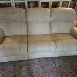 7 Ft Lazy Boy Couch.