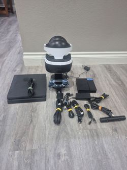 Sony Playstation 4 with VR headset,  camera sensor, OEM PROSSESOR UNIT  one controll and 7 games.