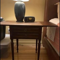 Set Of Beautiful Antique Extendable Side Tables With Lamps 