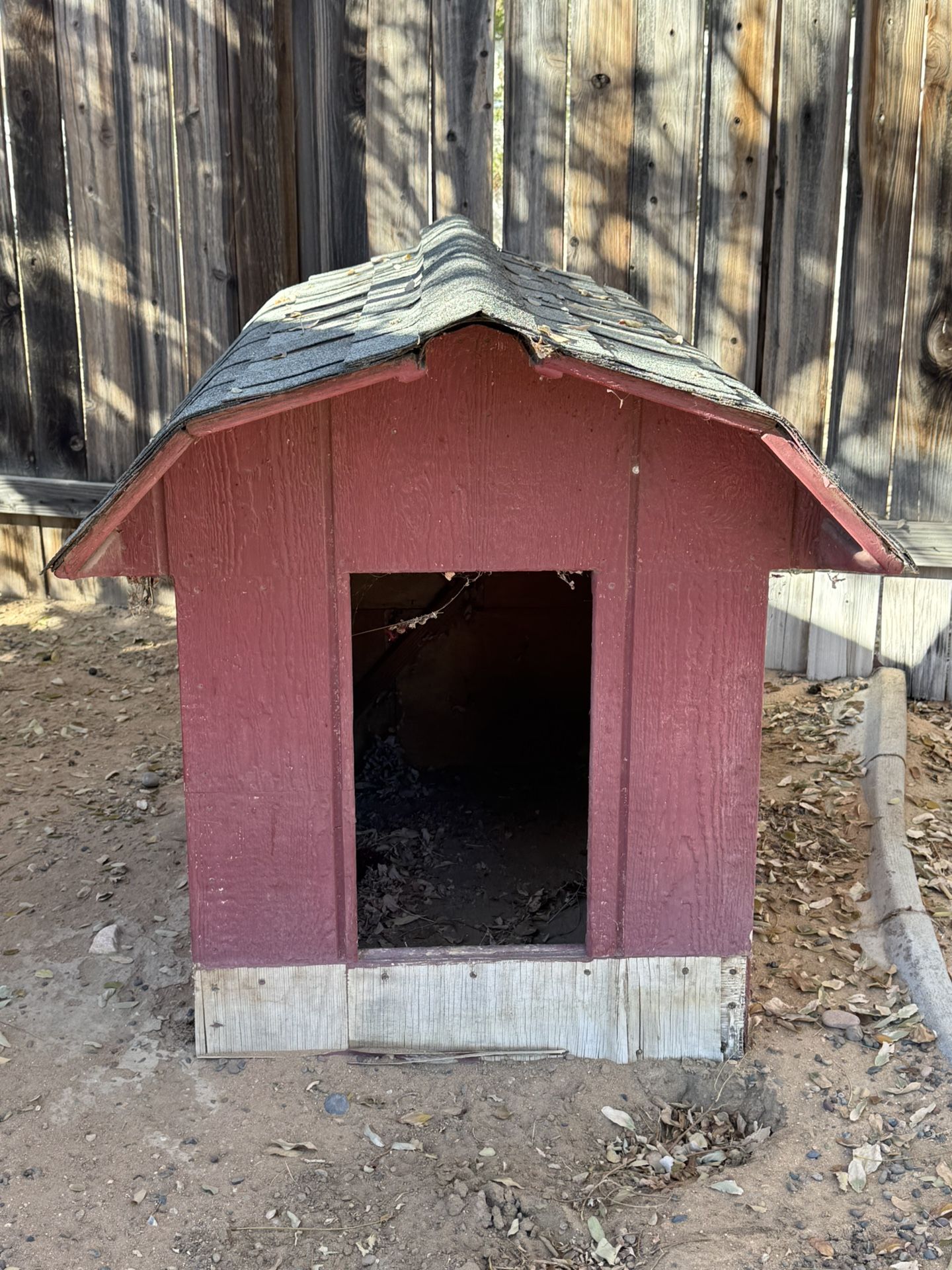 Heavy Duty Dog House 