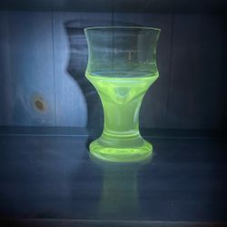 Uranium Wide Beer, Glass Glowing