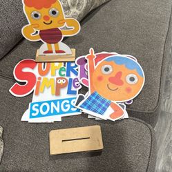 8 Wood Centerpieces With Stand 